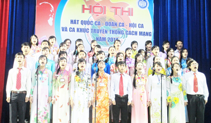 Hội thi Hát Quốc ca - Đoàn ca - Hội ca và ca khúc cách mạng - một trong những hoạt động của Hội Sinh viên Trường Đại học Tiền Giang.