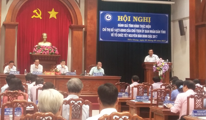 Chủ tịch UBND tỉnh Lê Văn Hưởng chủ trì hội nghị.
