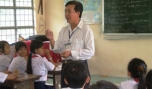 Thầy Nguyễn Văn Hoàng trong một tiết dạy.