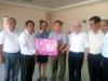 Bí thư Tỉnh ủy Trần Thế Ngọc trao quà lưu niệm cho lãnh đạo tỉnh Bình Phước.