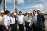 Bộ trưởng Bộ GTVT Đinh La Thăng kiểm tra  xây dựng cầu Chợ Gạo vào ngày 20-7. Ảnh: P.T