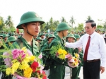 Ông Nguyễn Văn Khang, Chủ tịch UBND tỉnh - Chủ tịch Hội đồng NVQS tỉnh động viên thanh niên Chợ Gạo lên đường bảo vệ Tổ quốc.