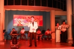 Ca sĩ Lê Triêm trình bày ca khúc Về làng sen quê Bác