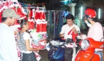Thị trường phục vụ Giáng sinh năm 2014: Sôi động với hàng Việt