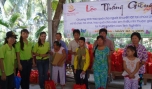 CLB Tình nguyện viên Quốc tế tặng quà cho trẻ em khuyết tật