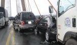 4 ô tô tông liên hoàn trên cầu Rạch Miễu do mưa lớn