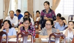 Đảng viên Nguyễn Thị Mơ, Chi bộ Chi cục Dân số đặt câu hỏi thảo luận về “Nâng cao sự hài lòng của người bệnh”.