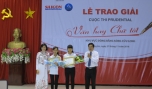 Nguyễn Ngọc Lan Nhi (thứ 2 từ phải sang) nhận giải Nhì khối 6,7