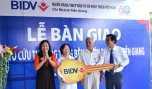 BIDV Tiền Giang tặng xe cứu thương cho Bệnh viện Phụ sản