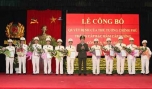 Bộ trưởng Trần Đại Quang trao Quyết định cho các đồng chí được thăng cấp bậc hàm cấp Tướng. Ảnh Mps.gov.vn