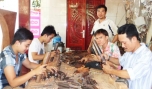 Làng nghề chạm khắc gỗ Lương Hòa Lạc: Liên kết để phát triển