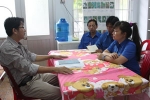 BS Phạm Thành Công trao đổi cùng các bác sĩ Đoàn Khối các cơ quan tỉnh.