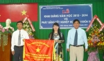 Trường Trung cấp Kinh tế - Kỹ thuật Tiền Giang đón nhận Cờ Thi đua hạng I do UBND tỉnh trao tặng.