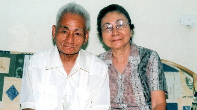 Nhà văn Phạm Cao Củng (trái) và GS Phạm Tú Châu