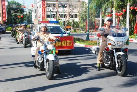 Lực lượng CSND - Công an Tiền Giang trong ngày Tổng ra quân đầu năm 2013.