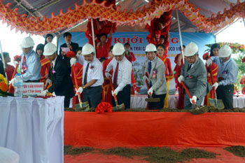 Lễ khởi công xây dựng Nhà máy chế biến sơ ri ở xã Bình Nghị.