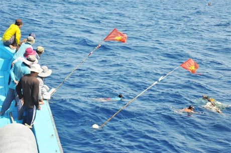 Người dân liên kết đánh bắt cá không chỉ mang lại hiệu quả mà còn góp phần bảo vệ chủ quyền biển, đảo của Tổ quốc.