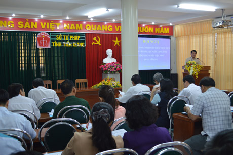 Ông Phạm Văn Trọng, Giám đốc Sở Tư pháp phát biểu tại hội nghị.