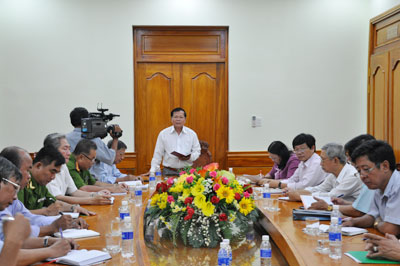 Chủ tịch UBND tỉnh Nguyễn Văn Khang phát biểu chỉ đạo.
