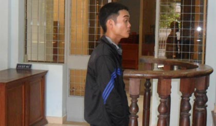 Bị cáo Lê Văn Hậu đang nghe phán quyết của tòa.