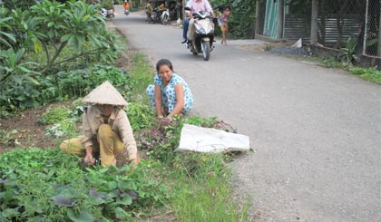 Nhiều tuyến đường ở các xã thuộc huyện Châu Thành được bà con thường xuyên làm vệ sinh sạch sẽ, thông thoáng.