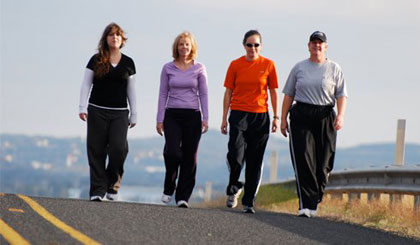 Đi bộ theo nhóm tốt hơn cho sức khỏe (Nguồn: songkhoe.vn)