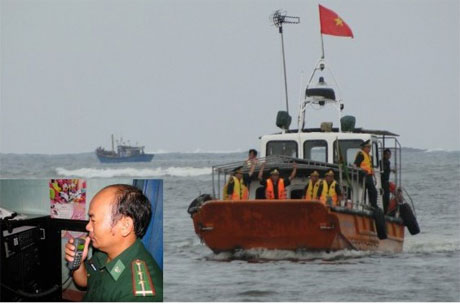 Chiến sĩ Hải đội 2 thực hiện nhiệm vụ kêu gọi tàu thuyền về nơi trú bão (ảnh do Hải đội 2 Bộ đội Biên phòng tỉnh Quảng Ngãi cung cấp).
