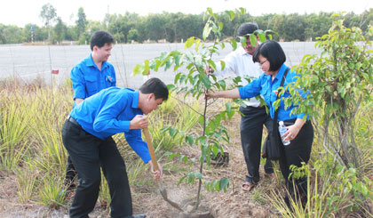 Ra quân và trồng 1.500 cây xanh tại Khu bảo tồn sinh thái Đồng Tháp Mười.