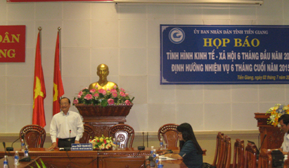 Ông Trần Thanh Đức, Phó Chủ tịch UBND tỉnh phát biểu tại buổi họp báo.