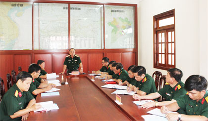Trung tướng Nguyễn Phương Nam, Tư lệnh Quân khu 9 phát biểu kết luận tại buổi làm việc.