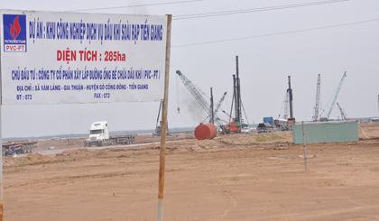  Dự án Khu công nghiệp dịch vụ dầu khí Soài Rạp nằm cạnh đường biển và đường bộ ở huyện Gò Công Đông.