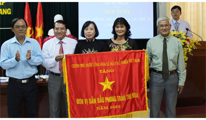 Chính phủ tặng Cờ “Đơn vị dẫn đầu phong trào thi đua” năm 2013 cho ngành Tư pháp tỉnh Tiền Giang.