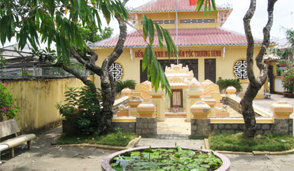 Đền thờ Anh hùng dân tộc Trương Định.