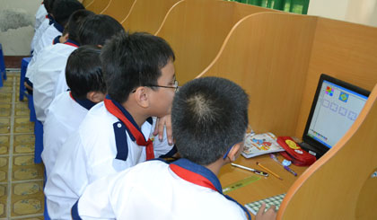 Các cuộc thi trên Internet ngày càng thu hút đông đảo HS tham gia, là sân chơi bổ ích cho các em.