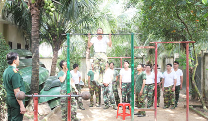 Kiểm tra việc rèn luyện thể lực ở Đại đội Trinh sát - Bộ CHQS tỉnh.