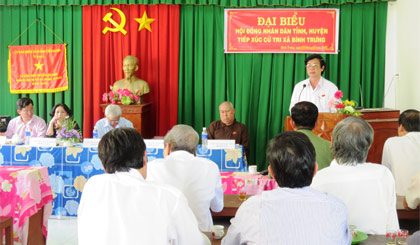 Ông Nguyễn Văn Danh, Ủy viên BCH Trung ương Đảng, Bí thư Tỉnh ủy, Chủ tịch HĐND tỉnh giải trình một số ý kiến của cử tri xã Bình Trưng.
