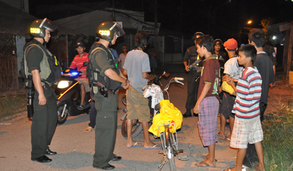 Lực lượng Cảnh sát cơ động ra quân tuần tra vào ban đêm. 