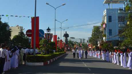 Lễ giỗ AHDT Trương Định hàng năm thu hút rất đông người đến cúng viếng.