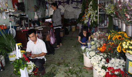 Hoa là quà tặng chủ đạo trong ngày Nhà giáo Việt Nam 20-11.