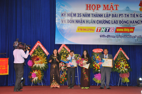 Đài PTTH TG vinh dự được Nhà nước tặng thưởng Huân chương Lao động hạng Nhất. Ảnh: MINH CHÂU