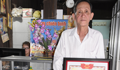 Ông Đoàn Văn Khanh và Bằng khen của Phòng Thương mại và Công nghiệp Việt Nam (Doanh nghiệp có sản phẩm đặc trưng tiêu biểu khu vực Đồng bằng sông Cửu Long 2016). 