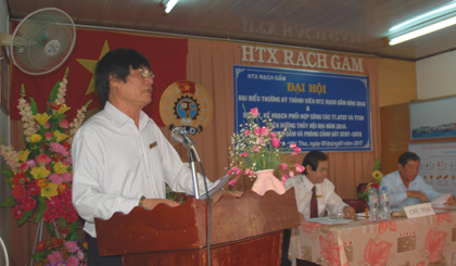 Chủ tịch HĐQT-HTX Rạch Gầm Trần Đỗ Liêm phát biểu tại đại hội.