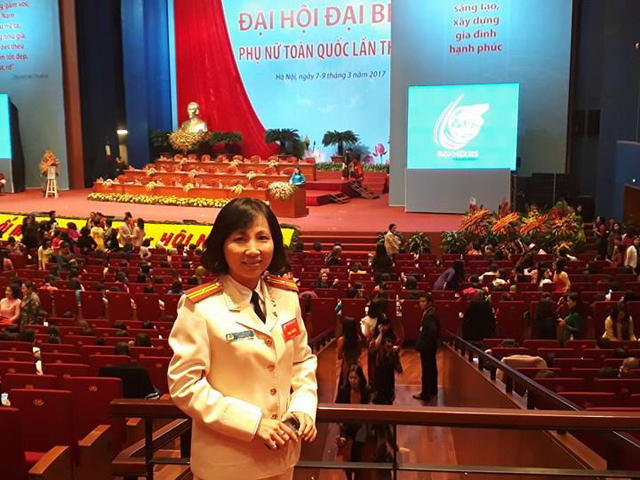 Thiếu tá Phan Thị Hà An dự Đại hội Phụ nữ toàn quốc lần thứ XII, nhiệm kỳ 2017-2022 (chị là 1 thành viên của Đoàn đại biểu Phụ nữ tỉnh)
