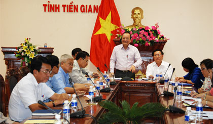 Phó Chủ tịch UBND tỉnh Trần Thanh Đức thống nhất đề nghị Trung ương công nhận TP. Mỹ Tho đạt chuẩn Văn minh đô thị.
