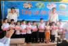 CLB Sáng tác trẻ Tiền Giang cùng các em học sinh có hoàn cảnh khó khăn đến trường
