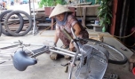 Cô Võ Thị Ngọc Phước: 36 năm bền bĩ với nghề sửa xe
