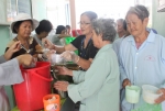 Bếp ăn từ thiện làm ấm lòng bệnh nhân nghèo