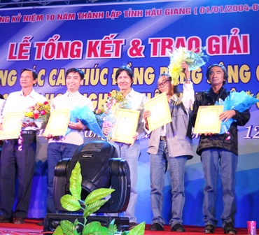 Các tác giả đoạt giải Cuộc thi sáng tác ca khúc ĐBSCL năm 2012 - 2013