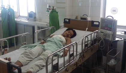 Bệnh nhân Nguyễn Phúc Duy lúc mới nhập viện và đang được theo dõi điều trị.