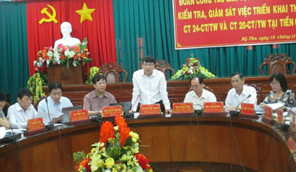 Ông Nguyễn Quốc Trung, Vụ trưởng Vụ các vấn đề xã hội phát biểu tại buổi làm việc